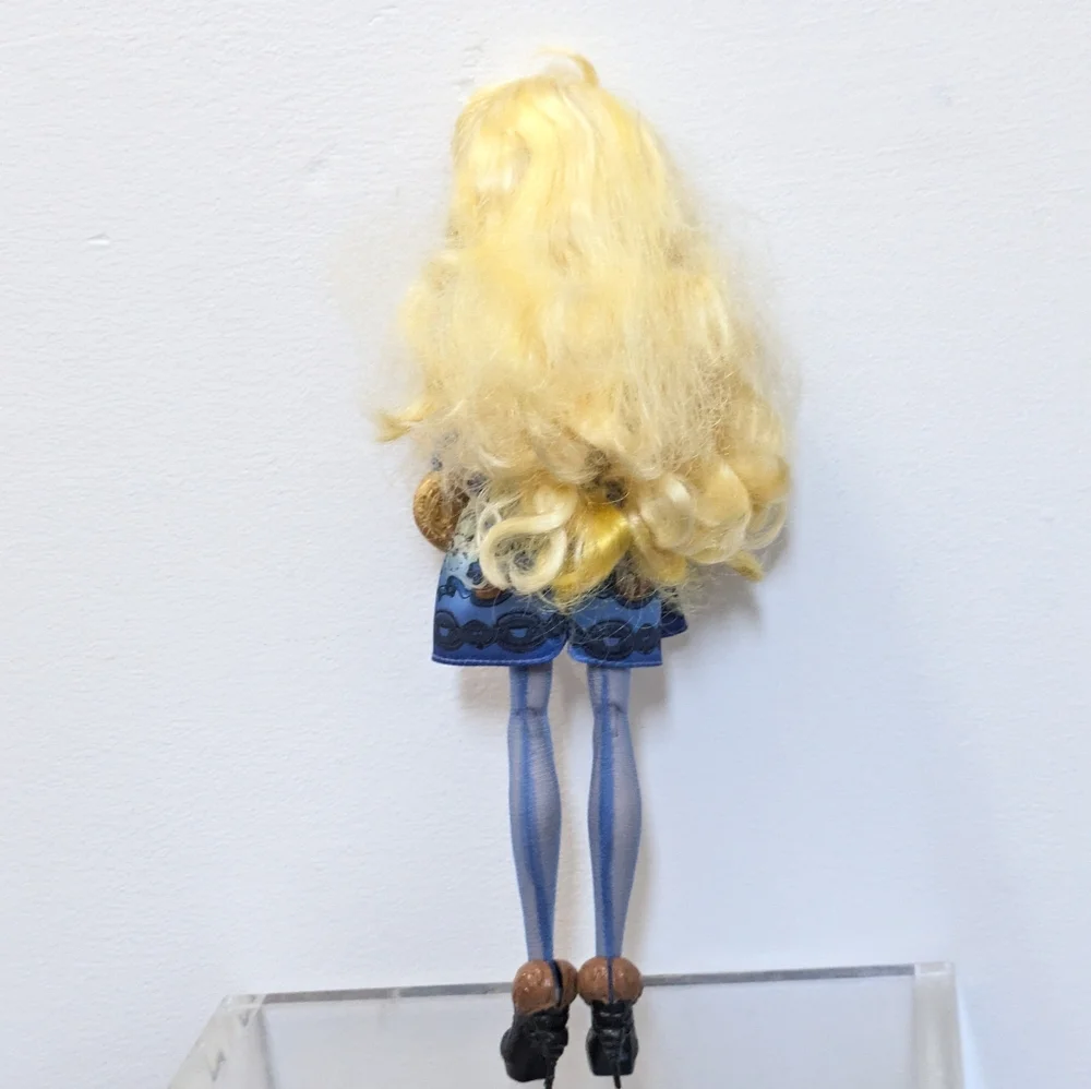 Ever After High Blondie Lockes Signature Royal Doll
